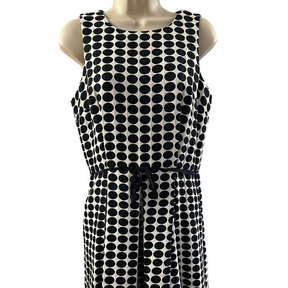 Taylor ~ Dark Navy and Cream Polka Dot Fit & Flare Dress ~ side pockets ~ size 6 - Picture 2 of 13